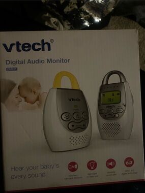 VTech DM221 Digital Audio Monitor in White with Yellow Accents
